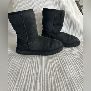 UGG Women’s Black Classic Short Suede Boots Size 9